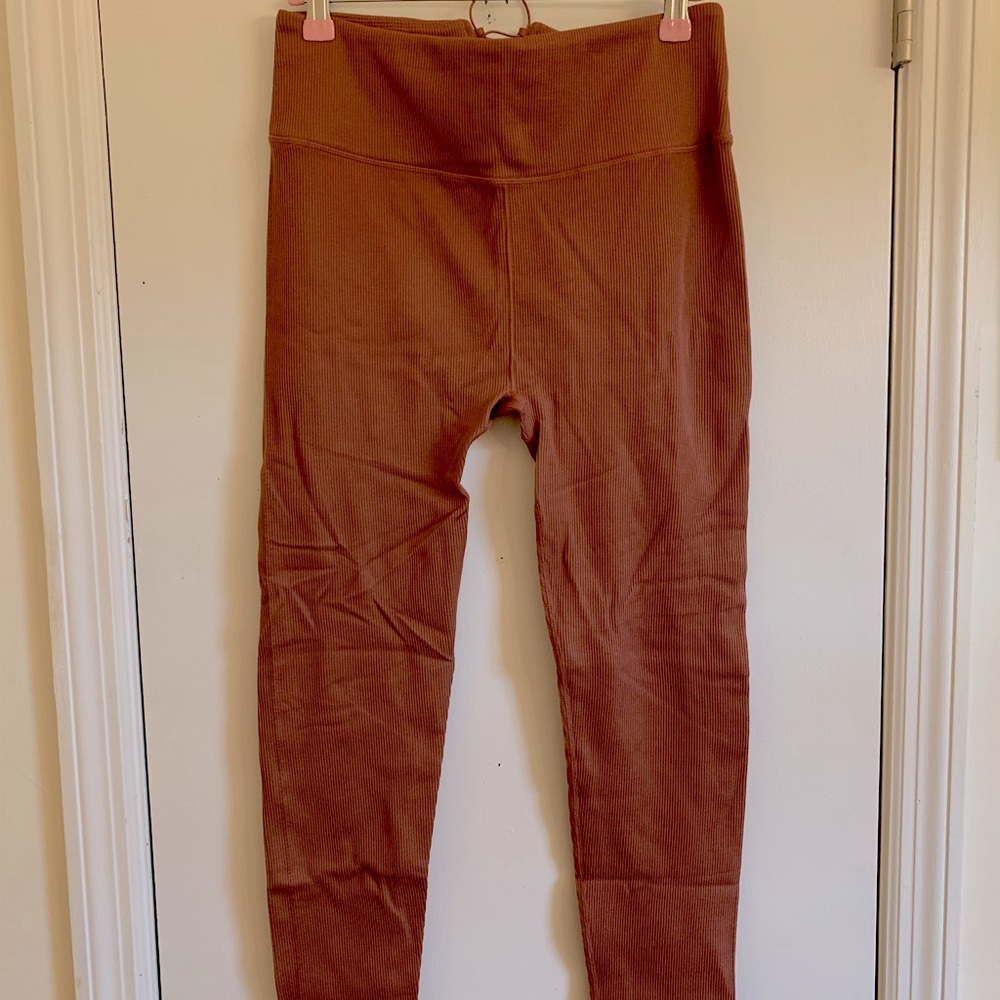 Fabletics Seamless Ribbed Leggings with Back Detail size Large